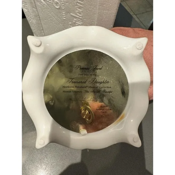 Ardleigh ELLIOT  My Daughter My Joy Music Box Egg Shaped 2008. - Picture 6 of 7